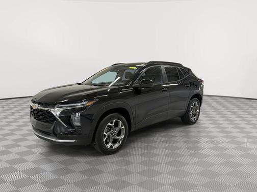 Mosaic Black Metallic 2025 Chevrolet Trax LT