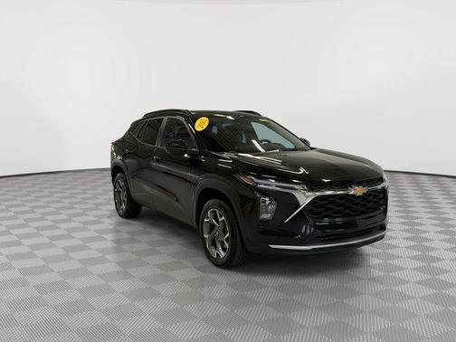 Mosaic Black Metallic 2025 Chevrolet Trax LT