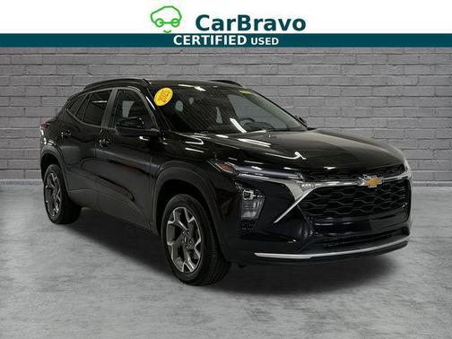 Mosaic Black Metallic 2025 Chevrolet Trax LT