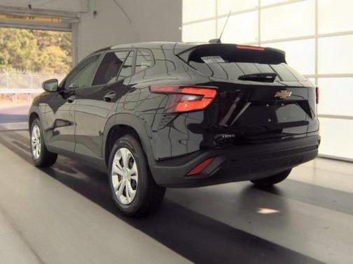 Mosaic Black Metallic 2026 Chevrolet Trax LS