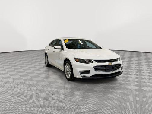 Summit White 2018 Chevrolet Malibu LT