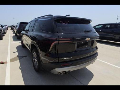 Mosaic Black Metallic 2026 Chevrolet Traverse LT