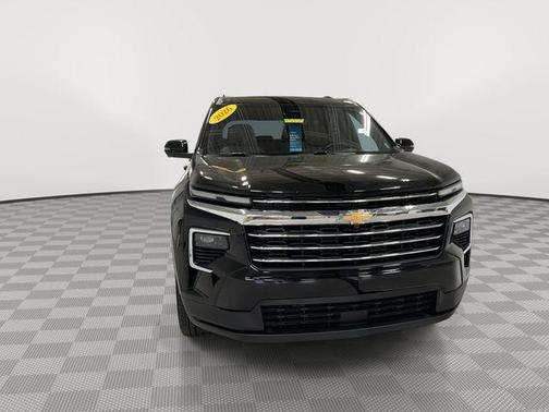 Mosaic Black Metallic 2026 Chevrolet Traverse LT