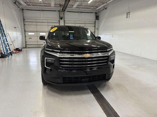Mosaic Black Metallic 2026 Chevrolet Traverse LT