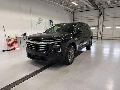 Mosaic Black Metallic 2026 Chevrolet Traverse LT