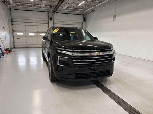 Mosaic Black Metallic 2026 Chevrolet Traverse LT