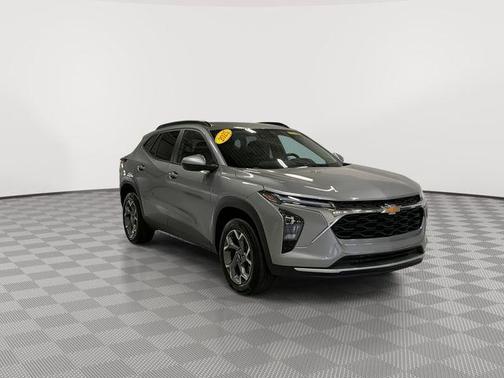 Sterling Gray Metallic 2025 Chevrolet Trax LT
