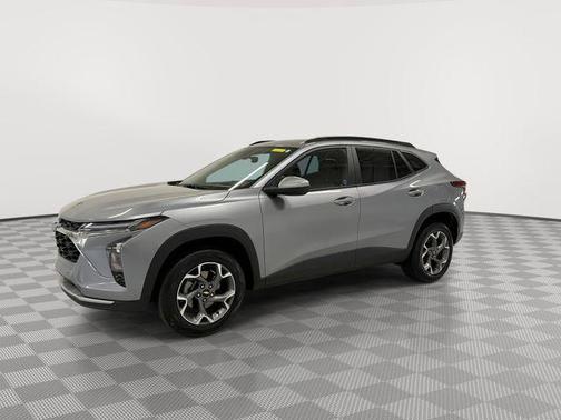 Sterling Gray Metallic 2025 Chevrolet Trax LT