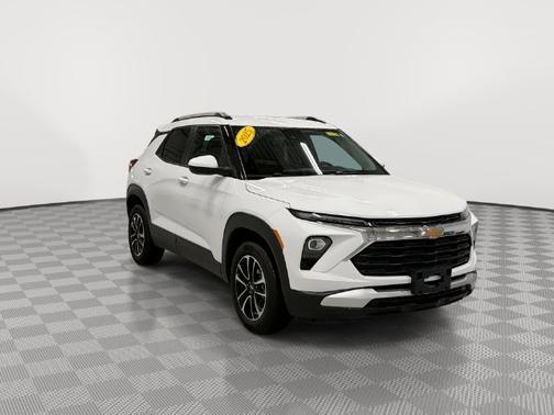 Summit White 2025 Chevrolet Trailblazer LT