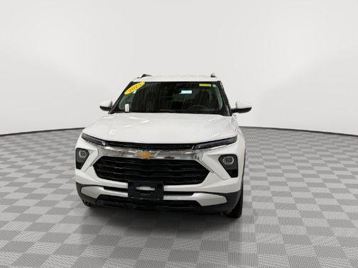 Summit White 2025 Chevrolet Trailblazer LT