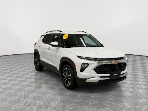 Summit White 2025 Chevrolet Trailblazer LT