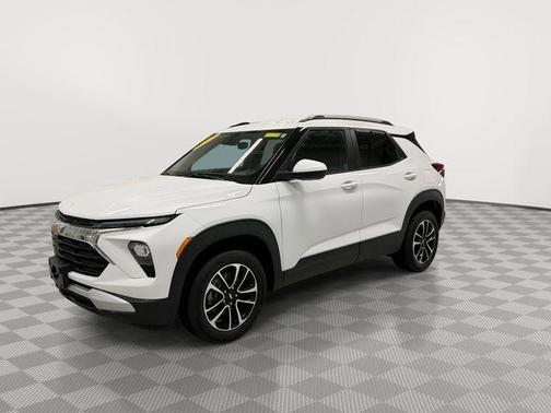 Summit White 2025 Chevrolet Trailblazer LT
