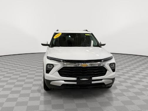 Summit White 2025 Chevrolet Trailblazer LT