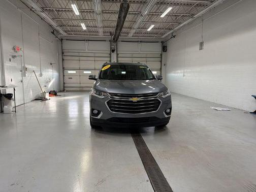 Satin Steel Metallic 2020 Chevrolet Traverse LT Cloth