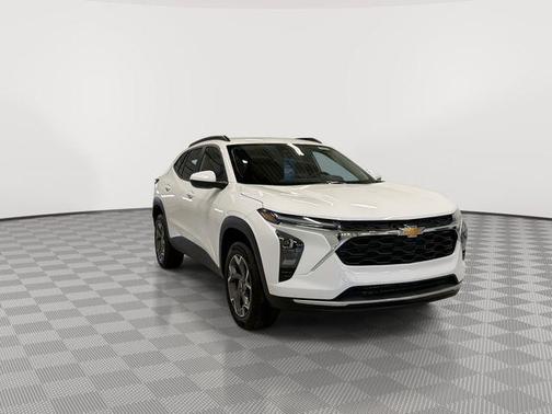 Summit White 2026 Chevrolet Trax LT
