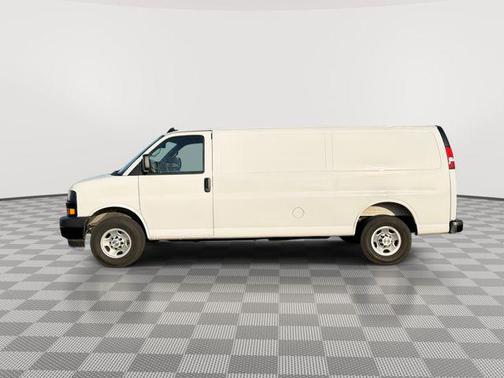 Summit White 2025 Chevrolet Express 2500 RWD 2500 Extended Wheelbase WT