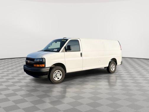 Summit White 2025 Chevrolet Express 2500 RWD 2500 Extended Wheelbase WT