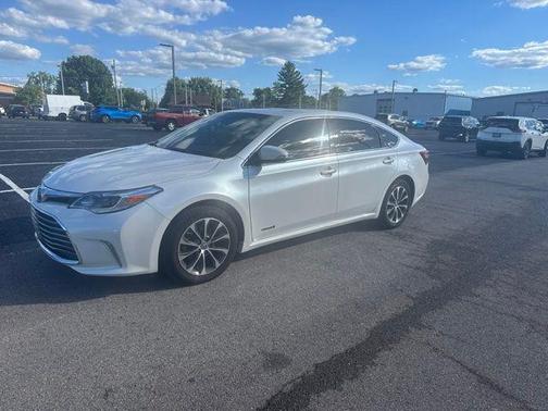 Blizzard Pearl 2017 Toyota Avalon Hybrid XLE Premium