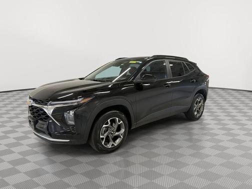 Mosaic Black Metallic 2025 Chevrolet Trax LT
