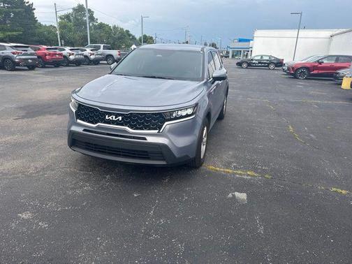 Everlasting Silver 2023 Kia Sorento LX