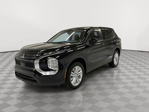 Labrador Black Pearl 2024 Mitsubishi Outlander ES S-AWC