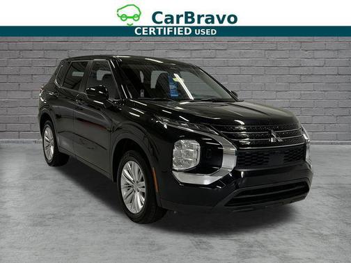 Labrador Black Pearl 2024 Mitsubishi Outlander ES S-AWC