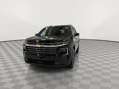 Mosaic Black Metallic 2026 Chevrolet Traverse LT