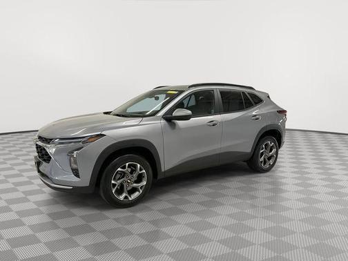 Sterling Gray Metallic 2025 Chevrolet Trax LT