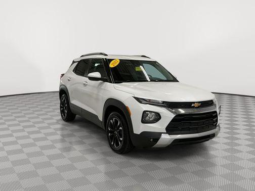 Iridescent Pearl Tricoat 2021 Chevrolet Trailblazer LT