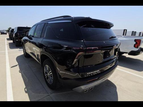 Mosaic Black Metallic 2026 Chevrolet Traverse LT
