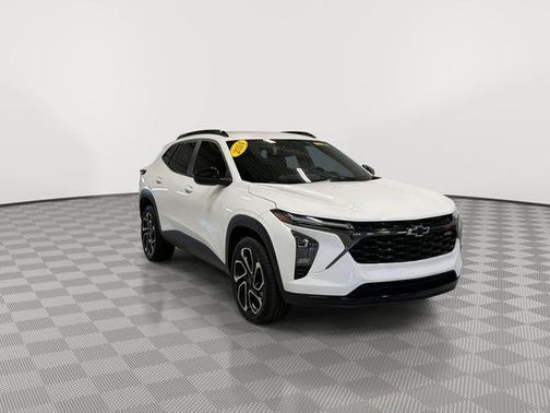 Summit White 2024 Chevrolet Trax FWD 2RS