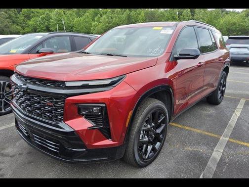 Radiant Red Tintcoat 2026 Chevrolet Traverse RS