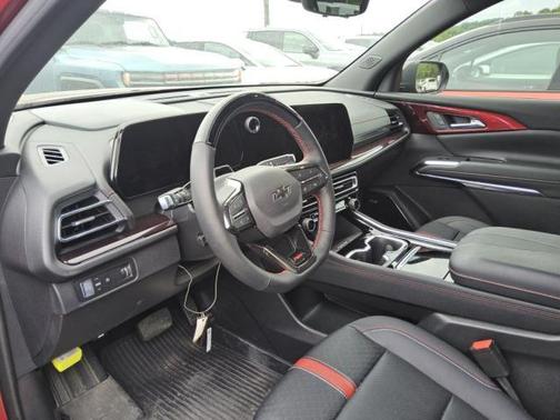 Radiant Red Tintcoat 2026 Chevrolet Traverse RS