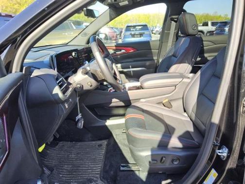 Mosaic Black Metallic 2024 Chevrolet Traverse RS