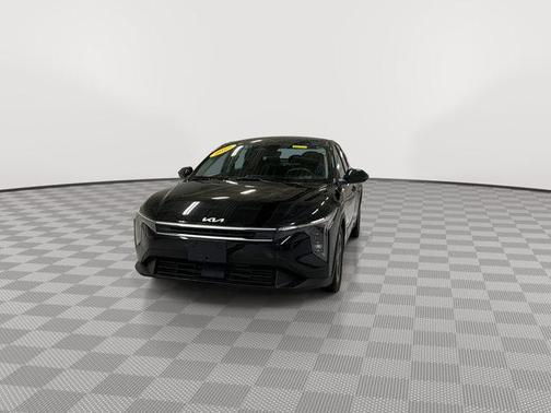Aurora Black Pearl 2025 Kia K4 LXS