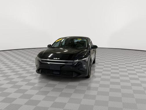 Aurora Black Pearl 2025 Kia K4 LXS