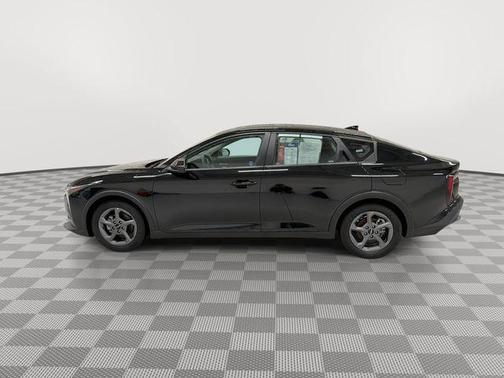 Aurora Black Pearl 2025 Kia K4 LXS
