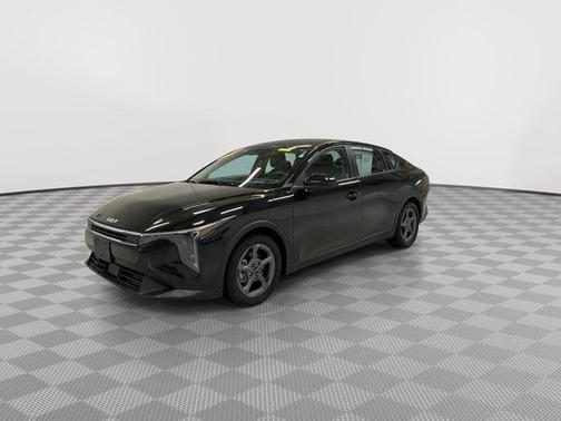 Aurora Black Pearl 2025 Kia K4 LXS
