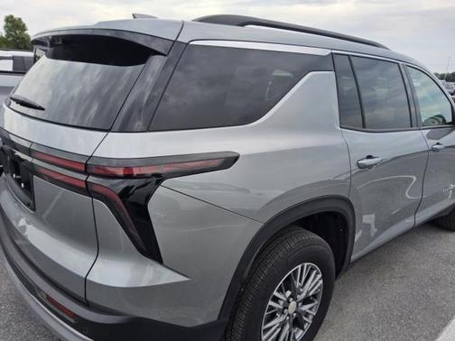 Sterling Gray Metallic 2026 Chevrolet Traverse LT