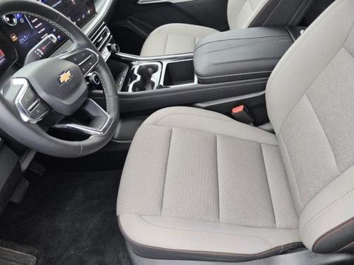 Sterling Gray Metallic 2026 Chevrolet Traverse LT
