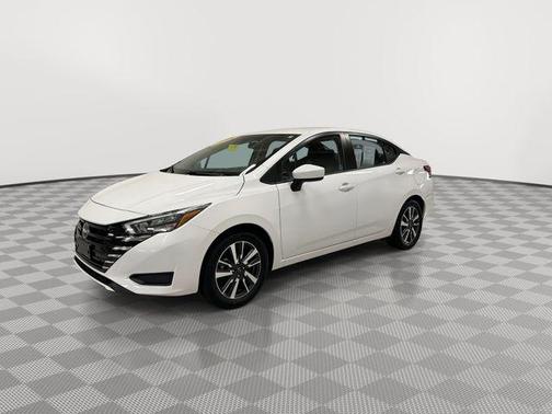 Aspen White Tricoat 2025 Nissan Versa 1.6 SV