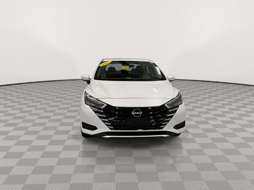 Aspen White Tricoat 2025 Nissan Versa 1.6 SV