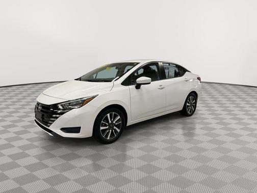 Aspen White Tricoat 2025 Nissan Versa 1.6 SV