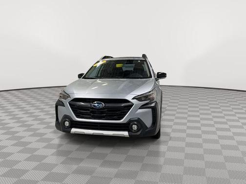 Ice Silver Metallic 2025 Subaru Outback Limited