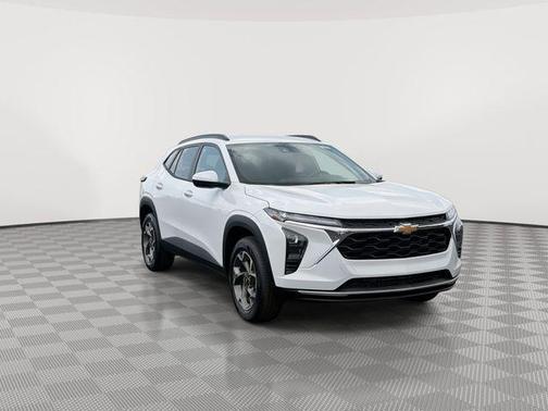 Summit White 2026 Chevrolet Trax LT