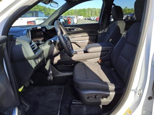 Summit White 2026 Chevrolet Traverse LT