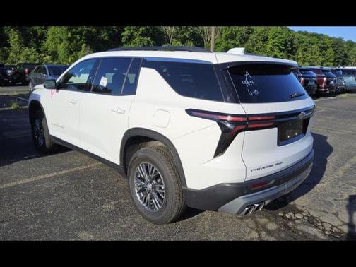 Summit White 2026 Chevrolet Traverse LT