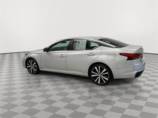 2022 Nissan Altima SR FWD