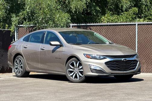 Mineral Gray Metallic 2023 Chevrolet Malibu FWD RS