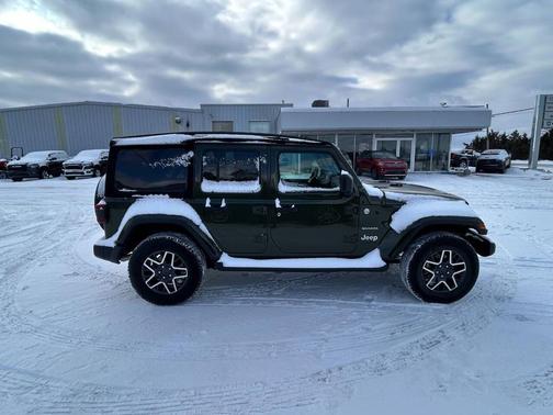 2024 Jeep Wrangler 4-Door Sahara 4x4